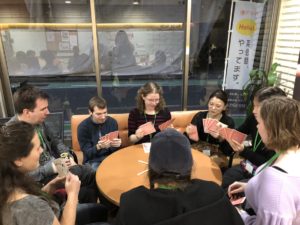 博多で国際交流　ラウンジパーティーで外国人とゲーム　福岡・博多で本格的な英会話を学ぶ